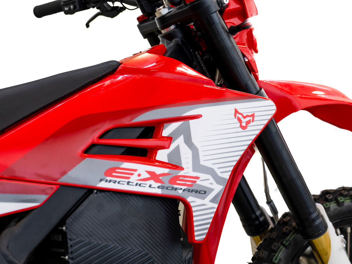 Arctic Leopard E-XE 800, homologovaná, červená